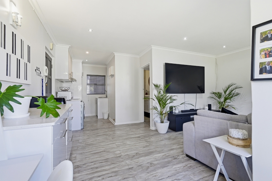 1 Bedroom Property for Sale in Wynberg Upper Western Cape